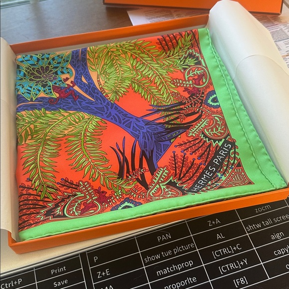 Authentic Hermès scarf. Brand new. Never worn. - Picture 2 of 2